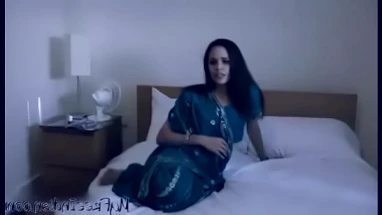 Sexy desi aunty with saree hindi audio sex