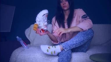 The brunette refused sexual services in a taxi, but soon regretted it, as she had not had sex for a long time and the pussy demanded attention. Offended by herself, she found that his cock was good enough and fucked her pussy with her fist.